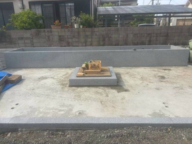 桑名市佛眼院　永代供養墓工事　㉜合祀塔基礎石設置